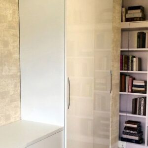 Белый корпусный шкаф-купе Hettich с двумя дверями для гостиной комнаты