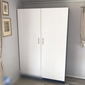 Низкий шкаф для посуды на кухню под скатом крыши в частном доме