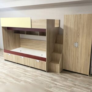 Двухъярусная кровать и распашной шкаф для детской комнаты