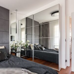 Зеркальный шкаф-купе на две двери с раздвижной системой от Hettich