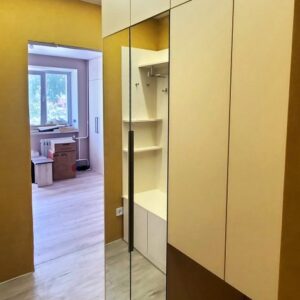 Шкаф прихожую с нишей для стиральной машины, зеркалом и скрытым водонагревателем